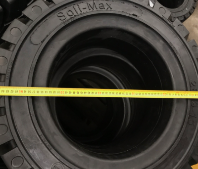 Lốp đặc xe nâng Mitsubishi 28x9-15